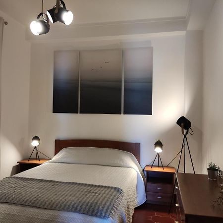 Apartment By The Beach! With Large Balcony! เซามาร์ทินโญโดปอร์โต ภายนอก รูปภาพ