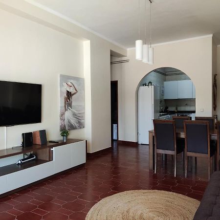 Apartment By The Beach! With Large Balcony! เซามาร์ทินโญโดปอร์โต ภายนอก รูปภาพ