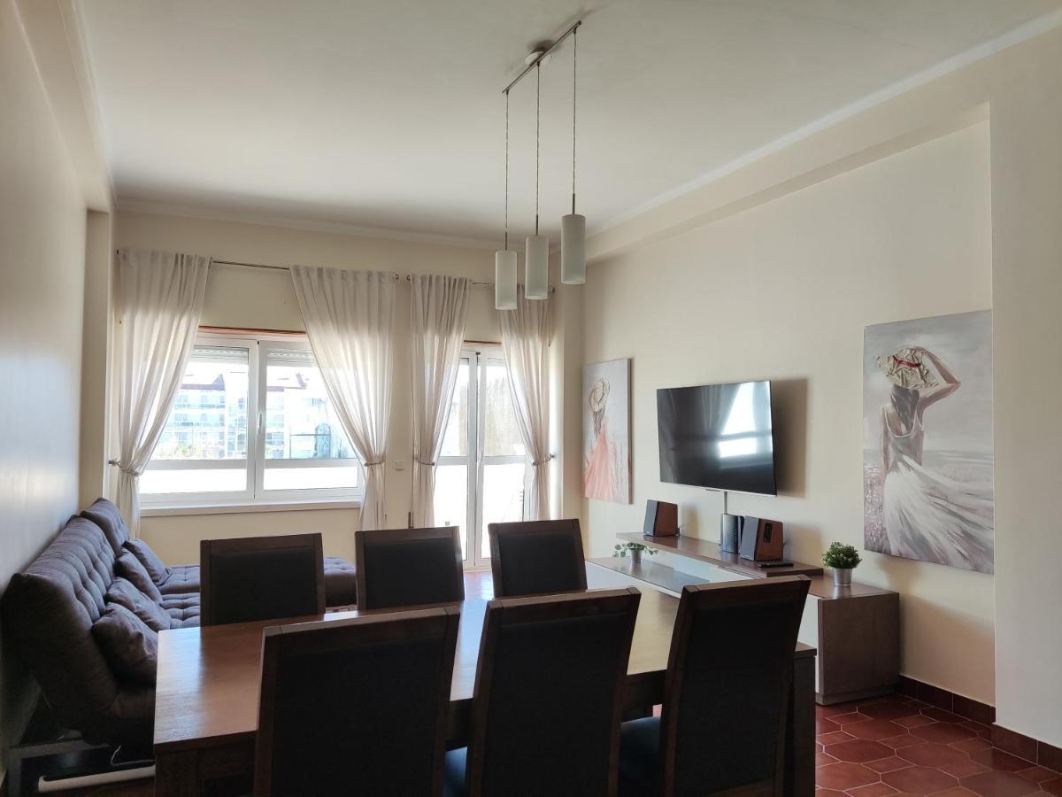 Apartment By The Beach! With Large Balcony! เซามาร์ทินโญโดปอร์โต ภายนอก รูปภาพ