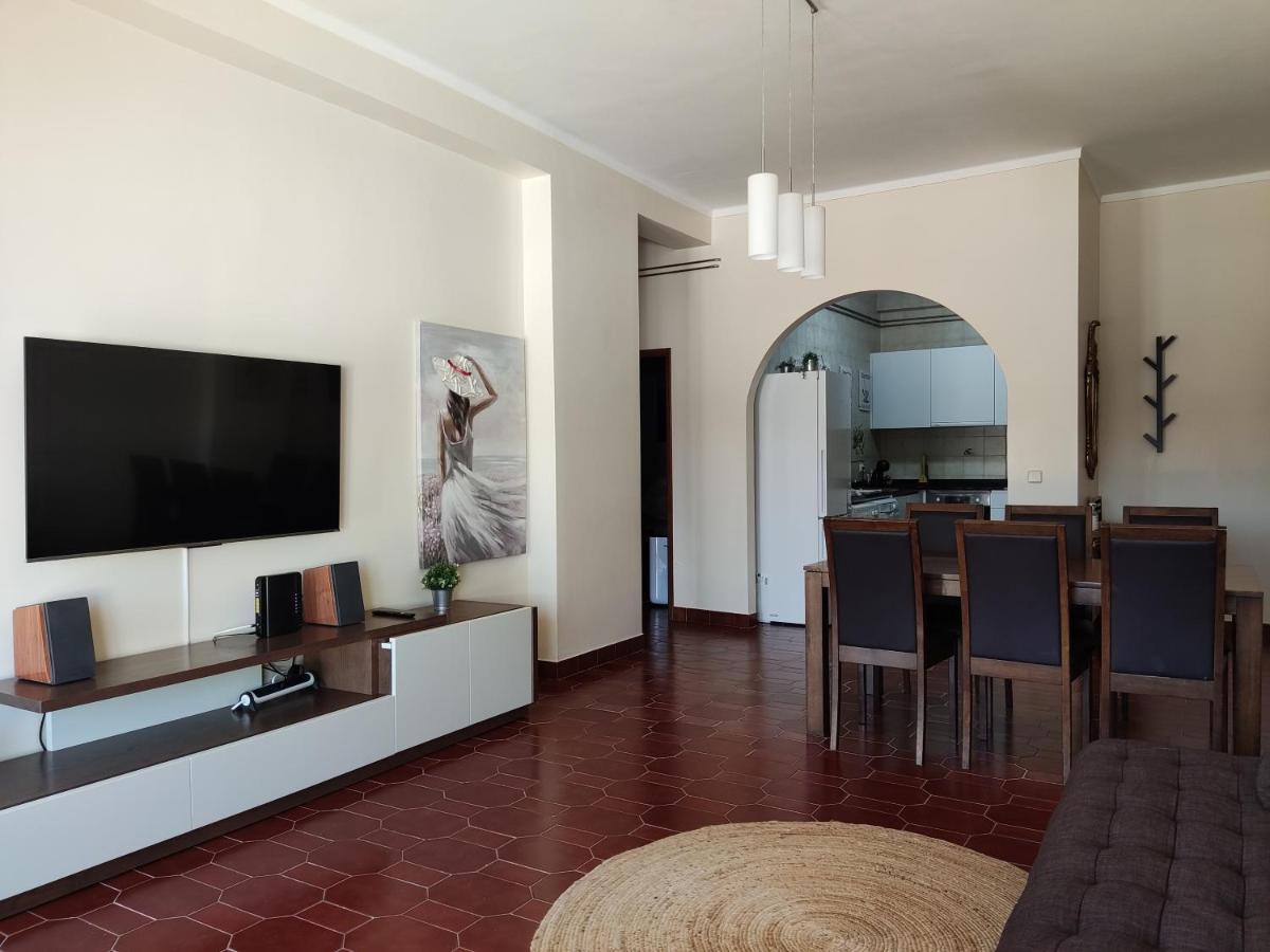 Apartment By The Beach! With Large Balcony! เซามาร์ทินโญโดปอร์โต ภายนอก รูปภาพ