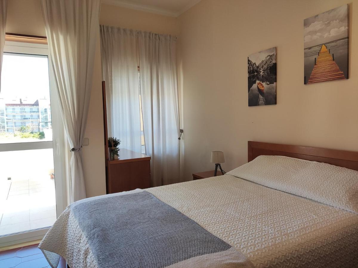 Apartment By The Beach! With Large Balcony! เซามาร์ทินโญโดปอร์โต ภายนอก รูปภาพ