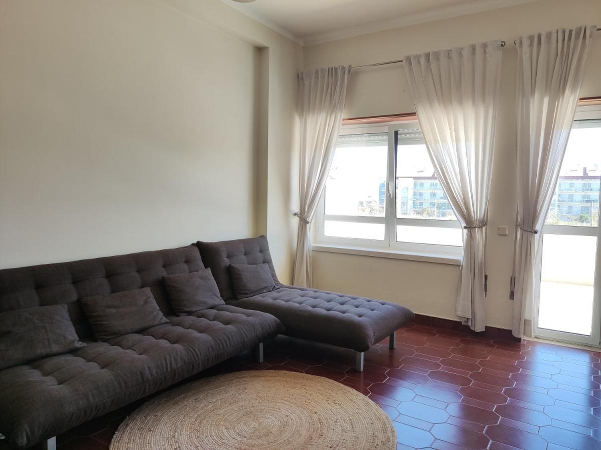 Apartment By The Beach! With Large Balcony! เซามาร์ทินโญโดปอร์โต ภายนอก รูปภาพ