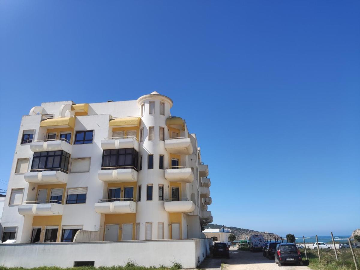 Apartment By The Beach! With Large Balcony! เซามาร์ทินโญโดปอร์โต ภายนอก รูปภาพ