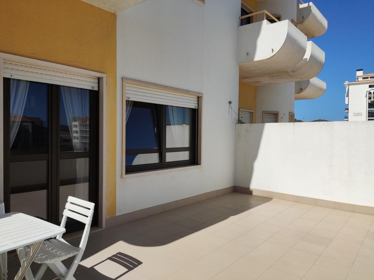 Apartment By The Beach! With Large Balcony! เซามาร์ทินโญโดปอร์โต ภายนอก รูปภาพ